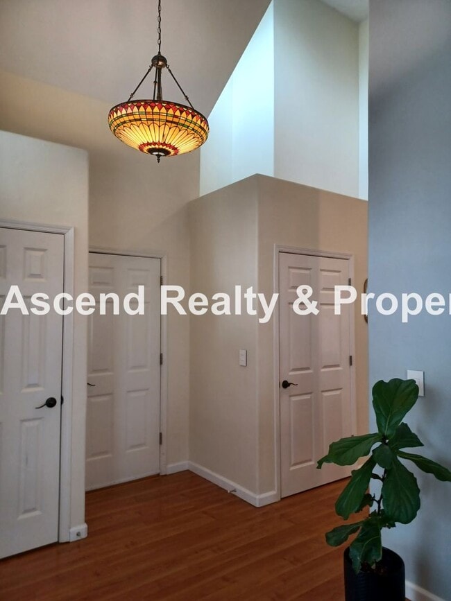 Building Photo - Woodhaven Sherwood Magical One Level Home Available January 1 Small Pet w/Pet Rent