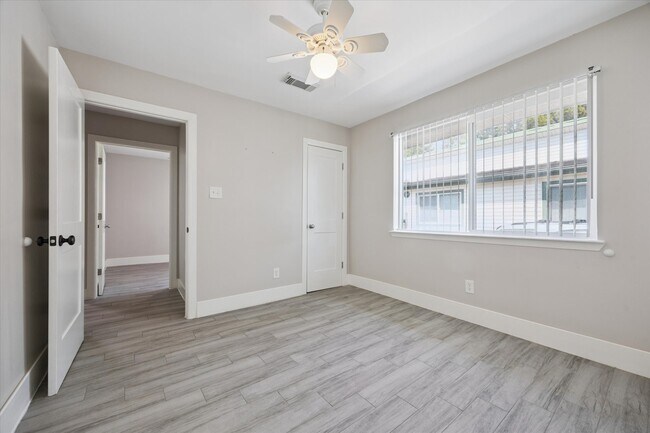 Building Photo - 2320 Peppermill Rd