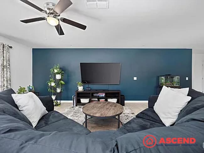 Building Photo - Stunning 4 Bedroom in Southwest Bakersfield!