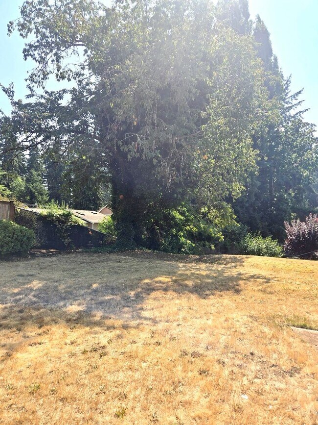 Building Photo - 3613 Grandview Dr W