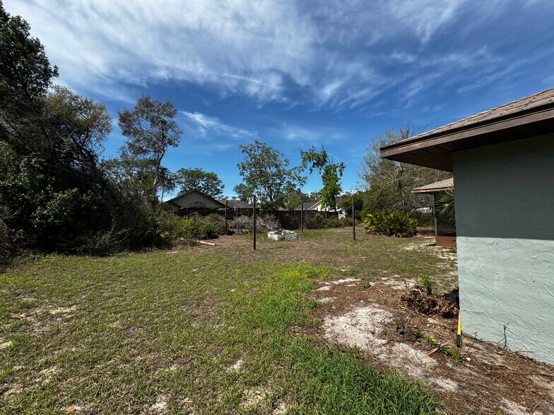 Building Photo - 1065 Altoona Ave