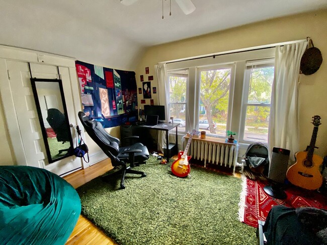 Building Photo - PREMIUM House! 5 bed/2bath by the U of M! ...