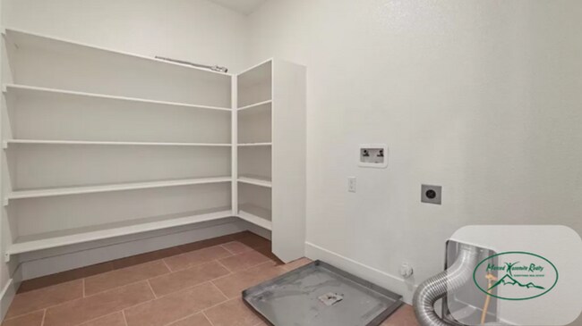 Building Photo - CORNER LOT - Beautiful 5-Bedroom Home for Rent in North Merced!