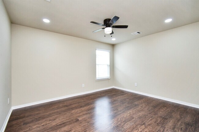 Building Photo - 18638 Lansdowne Stream Path