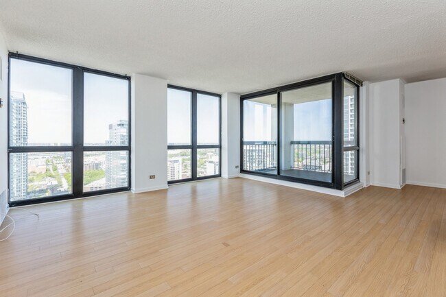 Building Photo - 1122 N Clark St