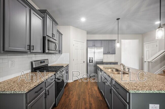 Building Photo - 3012 Hawthorn Farm Blvd