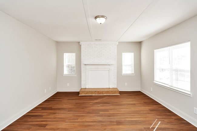 Building Photo - Beautifully Renovated 3BR/2BA home on King St!