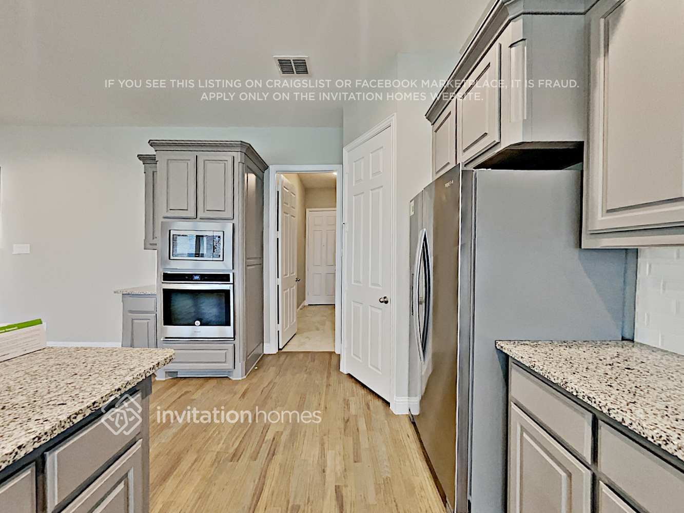 Building Photo - 15041 Belclaire Ave