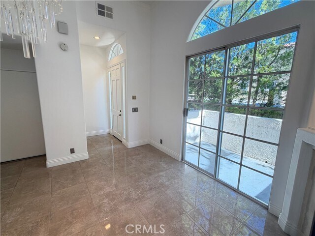 Building Photo - 5340 Las Virgenes Rd