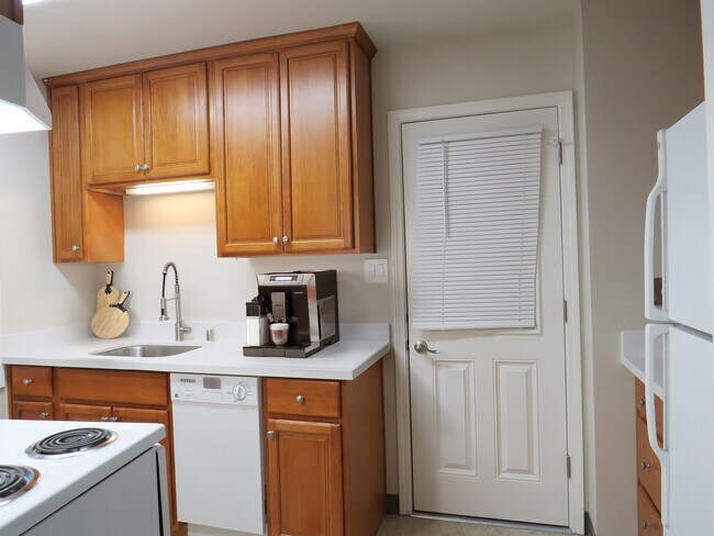 Building Photo - Hale Apartments