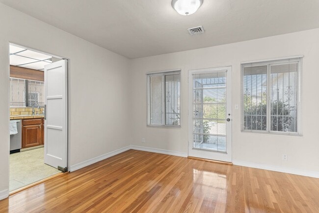 Building Photo - 4734 College Ave