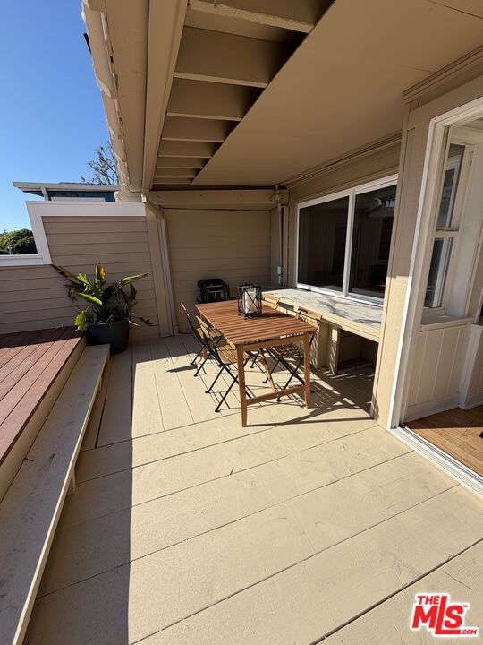 Building Photo - 653 Ramona Ave