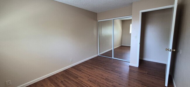 Building Photo - 1121 Swallow Ln