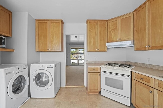 Building Photo - 4851 Iroquois Ave