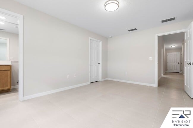 Building Photo - FULLY FENCED, LIKE NEW 3/2/1 TOWNHOUSE ON A CUL DE SAC IN BEAUTIFUL SEMINOLE WOODS