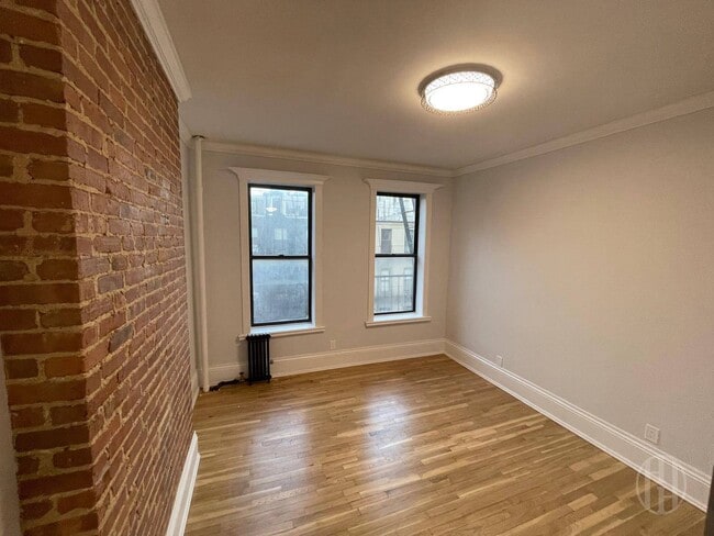 Building Photo - 425 E 73rd St