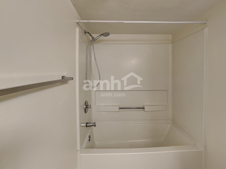 Building Photo - 6955 Jordan Cl Cir