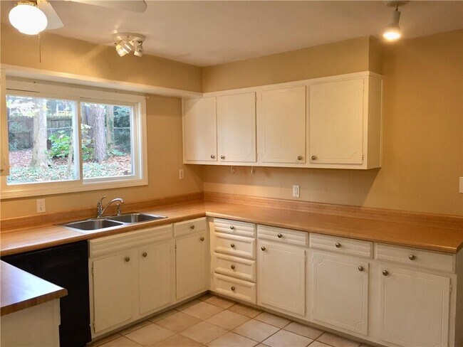 Building Photo - 4625 Kings Down Rd