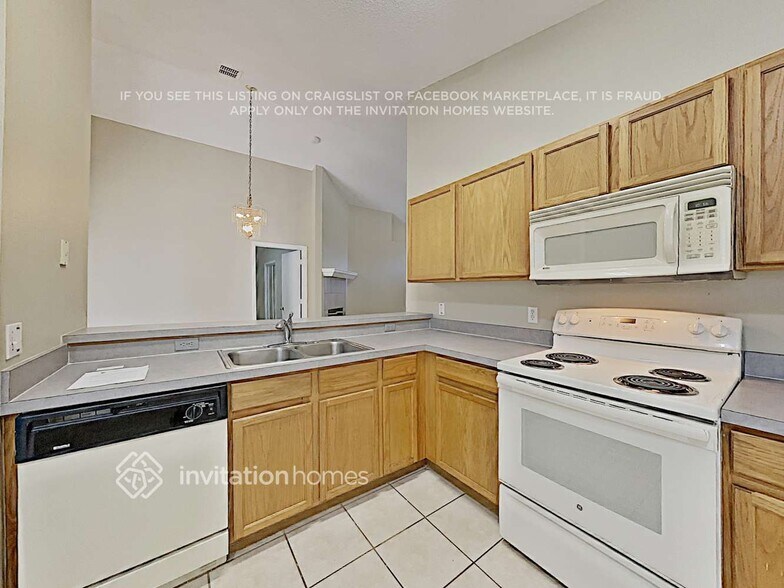 Building Photo - 3372 Jarrett Ct