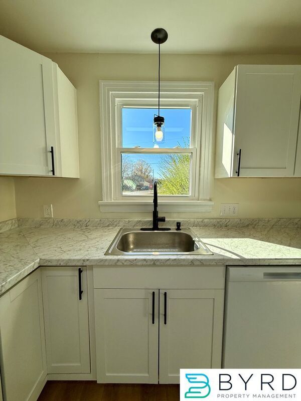 Building Photo - 5305 Lochaven Ave