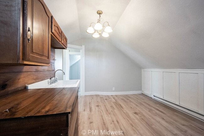 Building Photo - Charming 1-Bedroom Duplex with Modern Amenities in Mooresville!