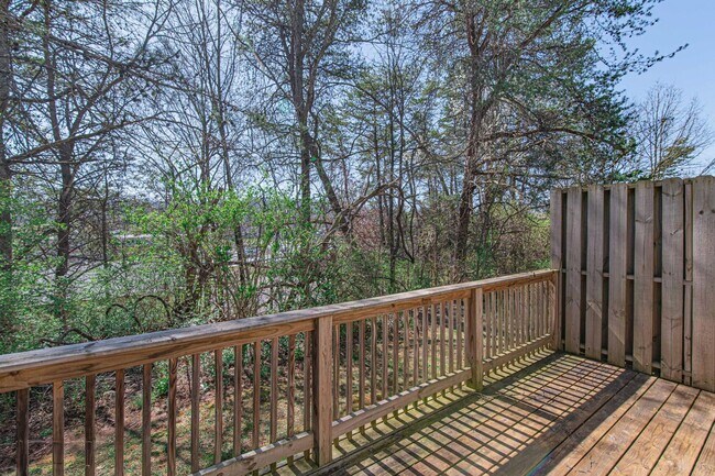 Building Photo - Knoxville 37938 - 2 bedroom, 2 bath home - Contact Jean Chung (865) 386-1022