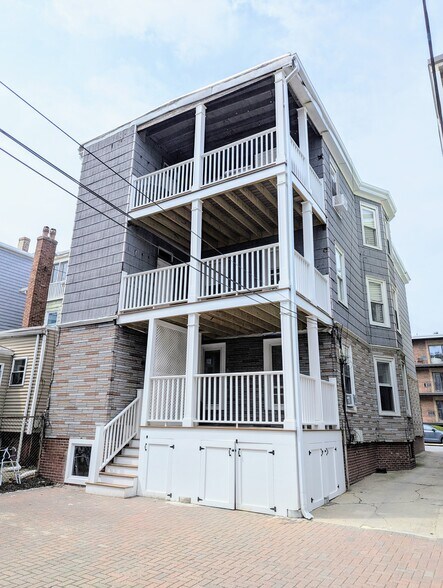 Building Photo - 881 E 4th St