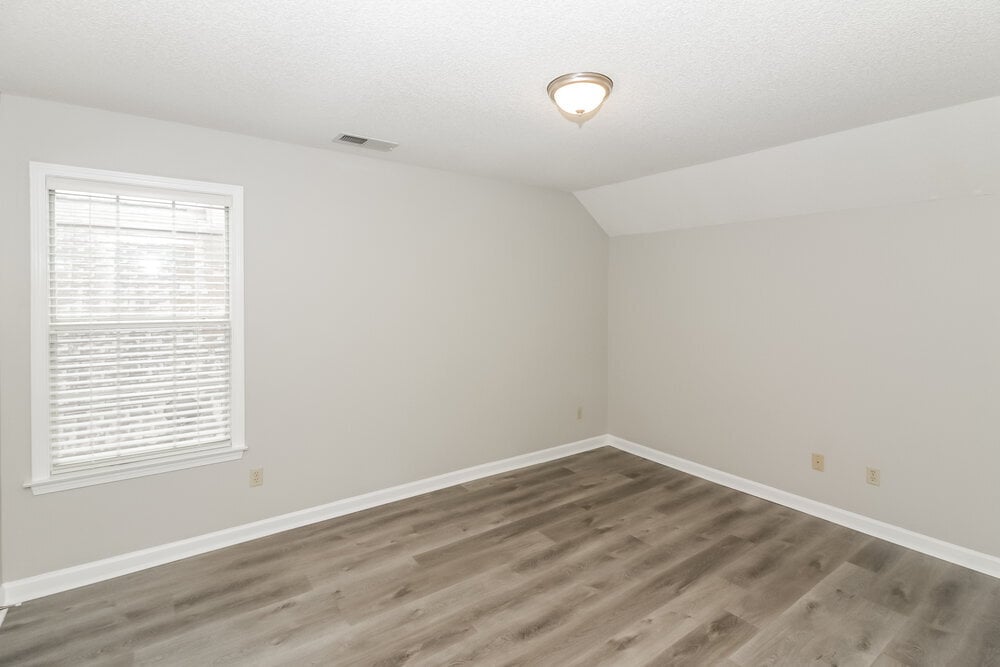 Building Photo - 4077 Course View Dr
