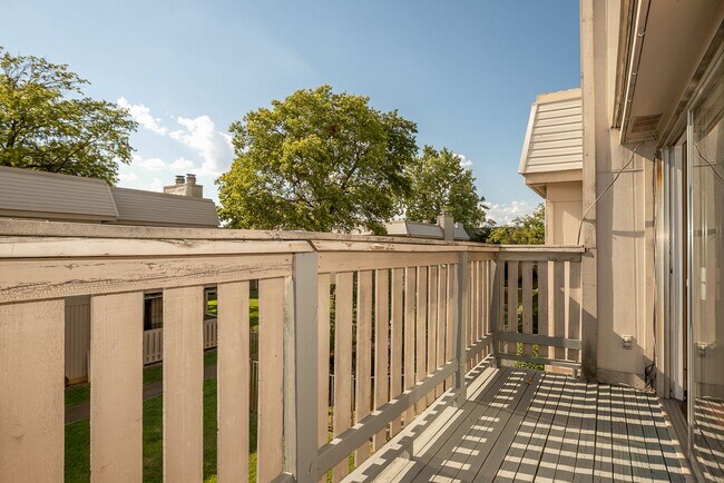 Building Photo - Spacious 3 Bed 2 Bath Condo in Tulsa!