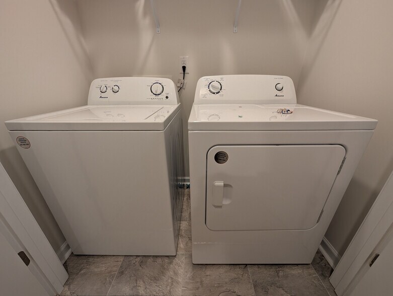 Building Photo - Room in Townhome on Murray Br Dr
