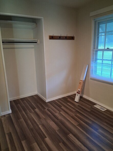 Building Photo - 5264 Whaley Dr