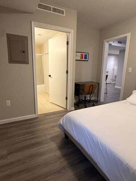 Building Photo - 355 I St SW