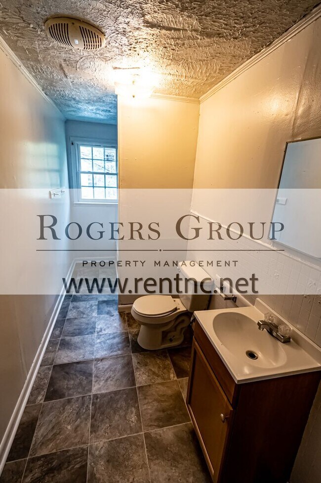 Building Photo - 220 Pearl St