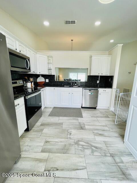 Building Photo - 878 Yorktowne Dr
