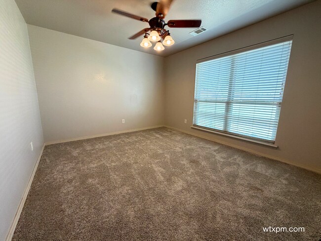 Building Photo - Spacious 4-Bedroom Home on 2 Acres in Bushland South