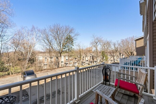 Building Photo - 304 Pondridge Cir