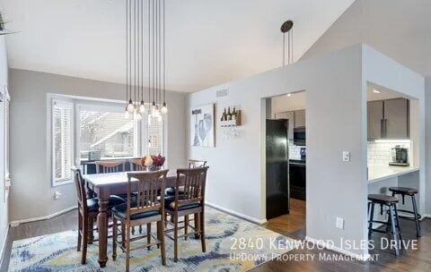 Building Photo - 2840 Kenwood Isles Dr