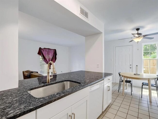 Building Photo - 5807 Cougar Dr