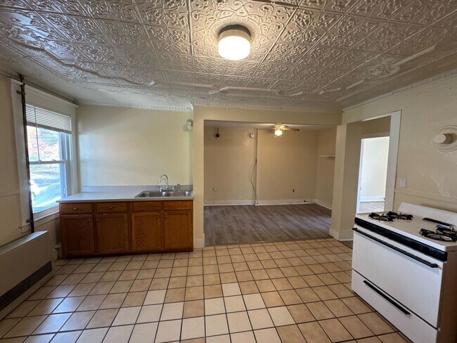 Building Photo - 16 Union St