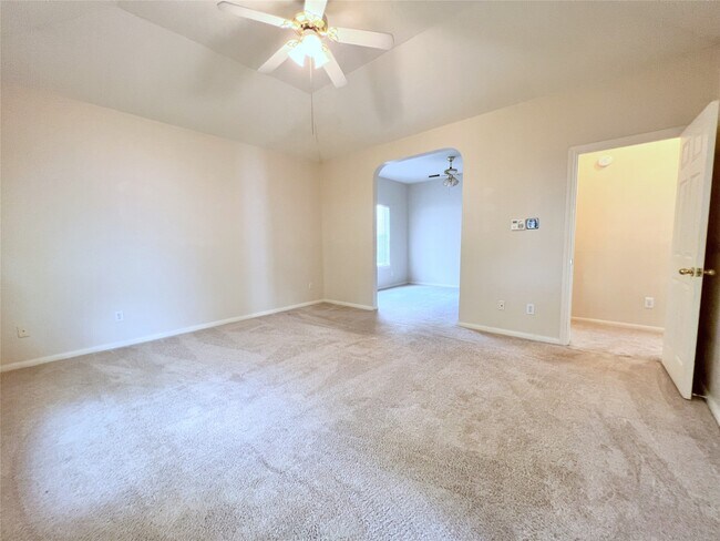 Building Photo - 4723 Silverlake Dr