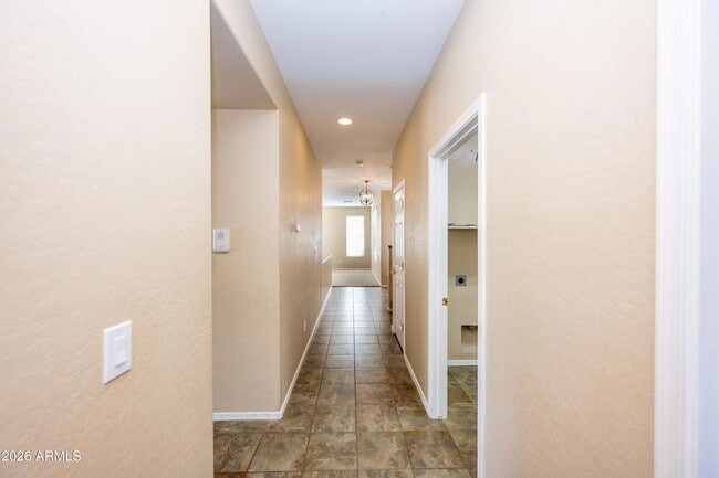Building Photo - 2023 W Shackleton Dr