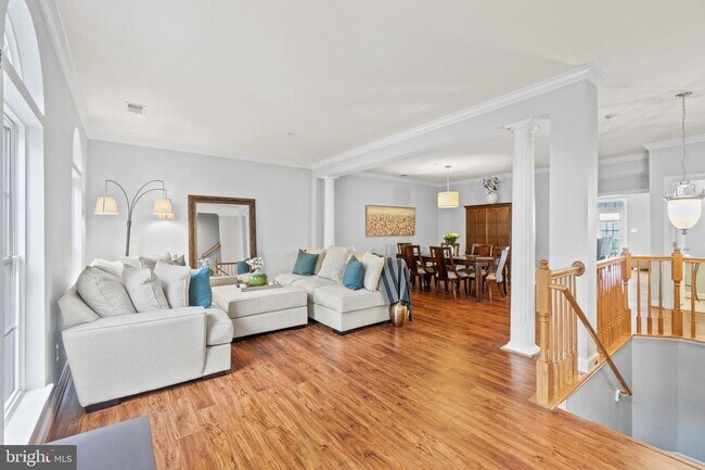 Building Photo - POTOMAC CLUB - SECONDS TO STONEBRIDGE