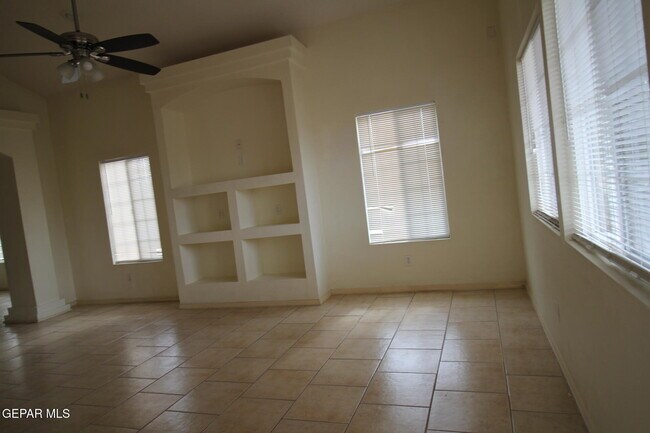 Building Photo - 456 Passmore Rd