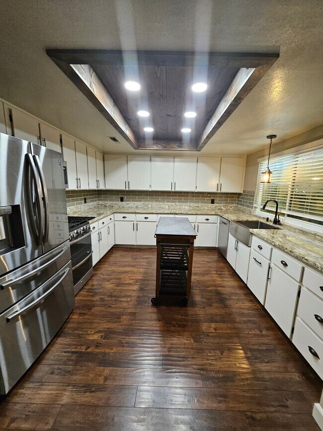 Building Photo - Stylish 2-Bed, 2-Bath Home with Generous Den in The Meadows