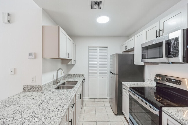 Building Photo - 422 Thor Ave SE