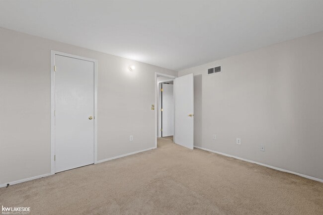 Building Photo - 2012 Orchard Crest St