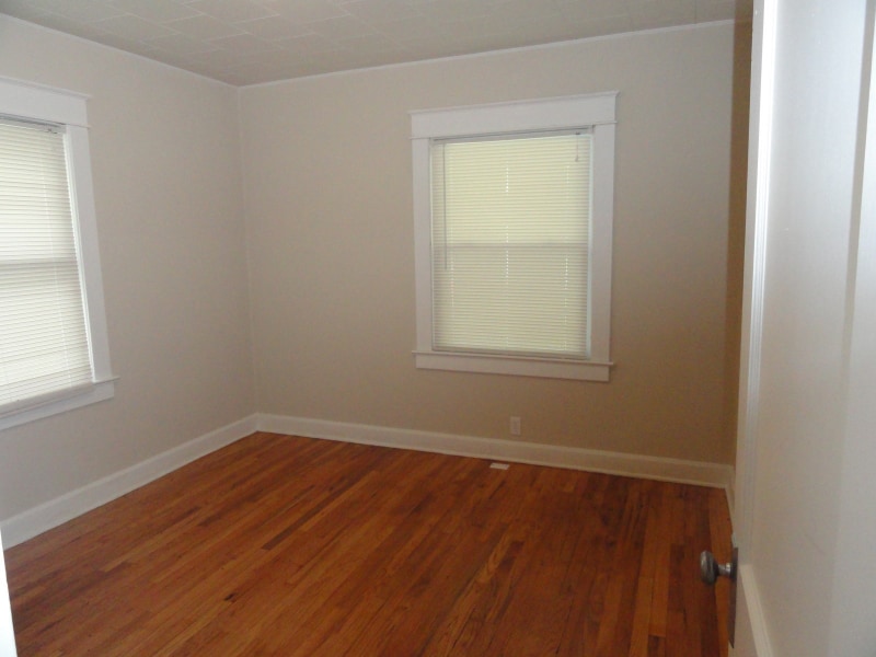 Building Photo - 528 S Cedar Ave