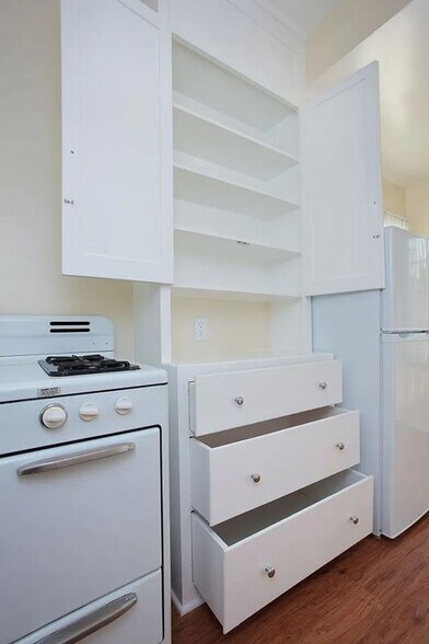 Building Photo - 2001 Linda Rosa Ct