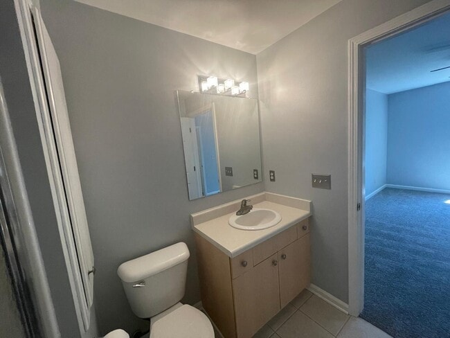 Building Photo - N17W26887 E Fieldhack Dr