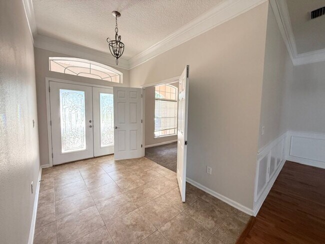 Building Photo - Spacious and well-appointed 4-bedroom, 3.5...